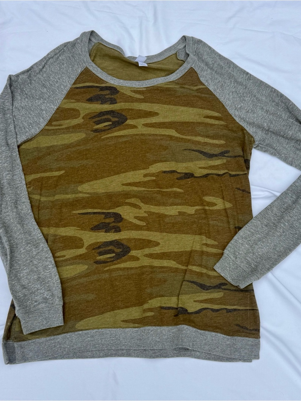 Women’s Camo Raglan Long Sleeve Top - Olive/Brown